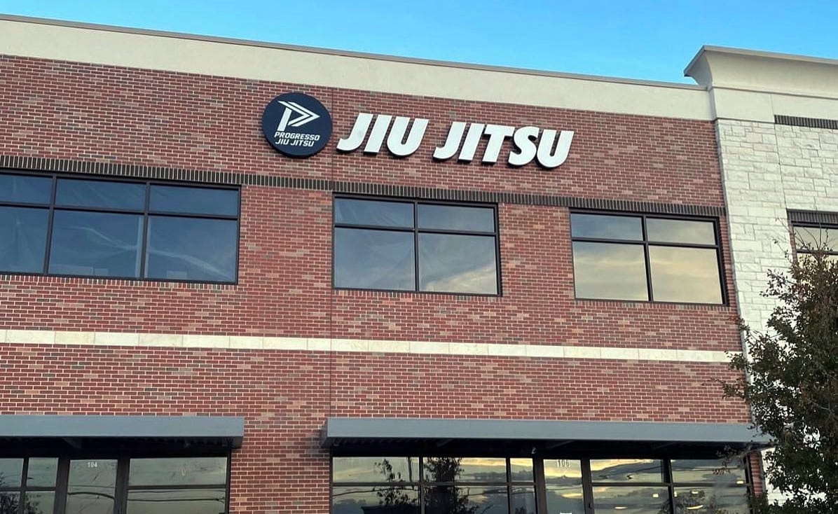 Frisco building with Progresso Jiu Jitsu logo on it