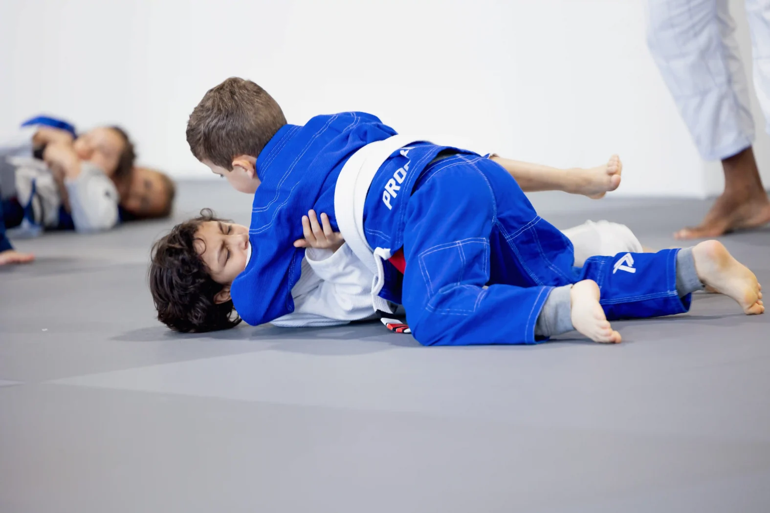 Women training Brazilian Jiu-Jitsu at Progresso